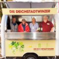 Mobile Weinbar eröffnen - die Deichstadtwinzer in ihrer mobilen Weinbar von BuddyStar