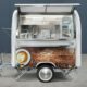 Verkaufsanhänger im Retro Style als mobile Kaffeebar vor der BuddyStar-Halle 