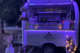 Mobile Wein- und Seccobar von BuddyStar in Abendstimmung mit Dekoration für schöne Food Truck Werbung