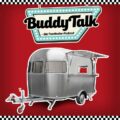 Das Titelbild des Podcasts "Buddytalk - der Foodtrailer-Podcast" zeigt einen glänzenden, silbernen Foodtrailer auf rotem Hintergrund mit einem Retro-Schild im oberen Bereich, auf dem der Podcast-Name steht